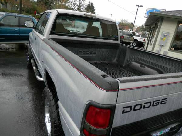 Dodge Ram Pickup 1500 2000 photo 3