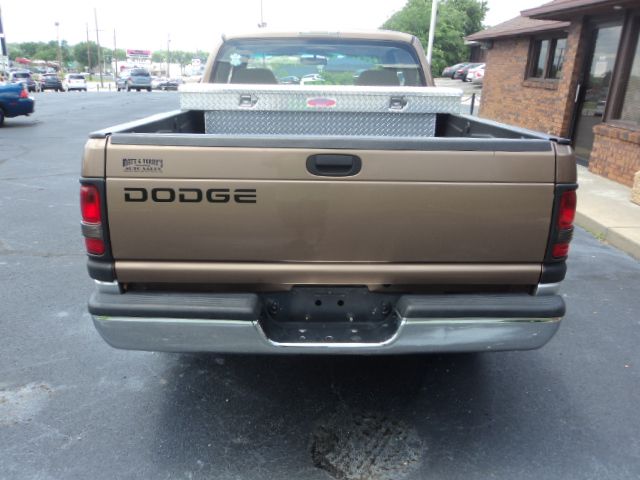Dodge Ram Pickup 1500 2001 photo 2