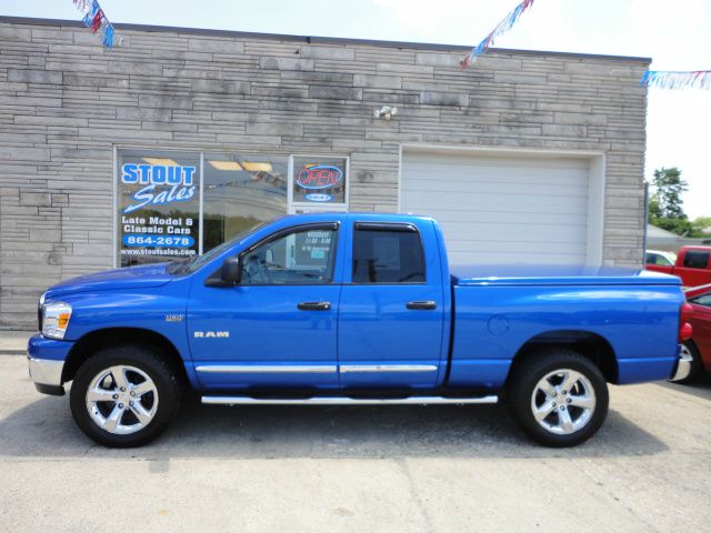 Dodge Ram Pickup 1500 CE Clean AUTO Checkwe Offer Financing FOR ALL TY Pickup Truck