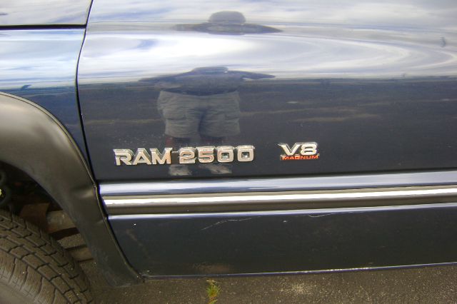 Dodge Ram Pickup 2500 1995 photo 2
