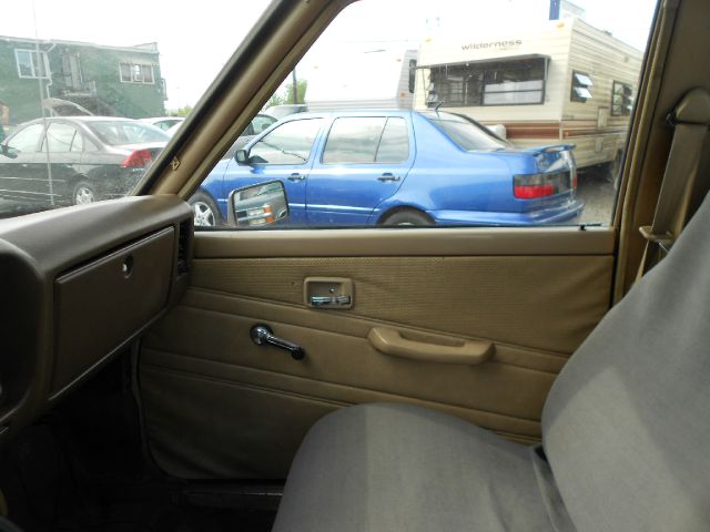 Dodge Ram Truck 1985 photo 1