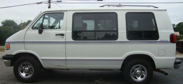 Dodge Ram Van 1996 photo 2