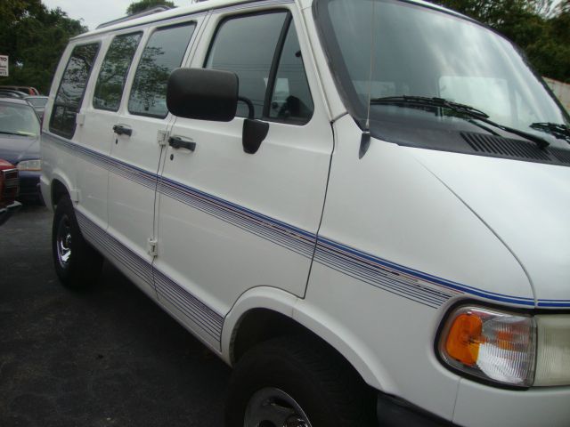 Dodge Ram Van 1996 photo 4