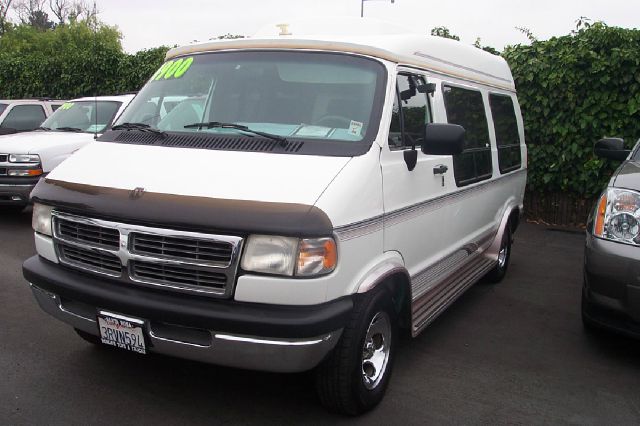 Dodge Ram Van 1996 photo 1