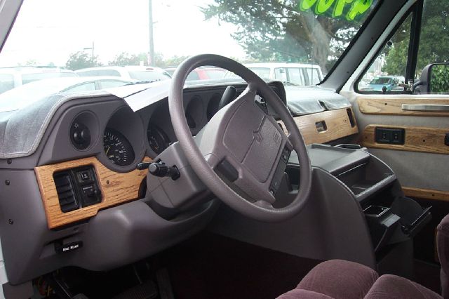 Dodge Ram Van 1996 photo 2