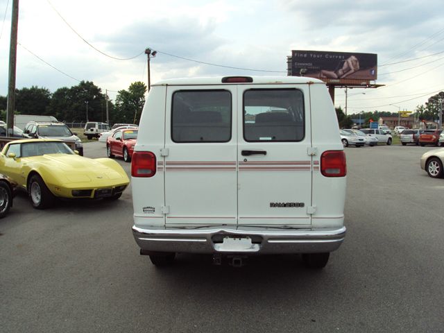 Dodge Ram Van 1996 photo 16