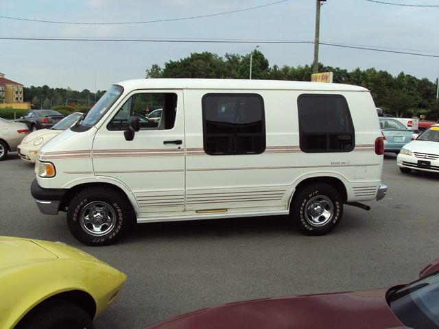 Dodge Ram Van 1996 photo 17