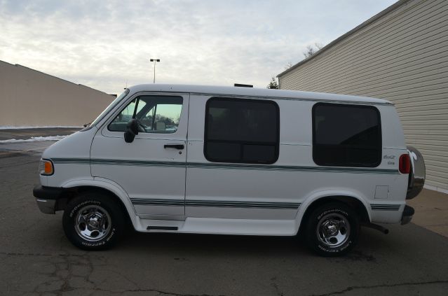 Dodge Ram Van 1997 photo 1