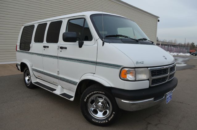 Dodge Ram Van 1997 photo 2