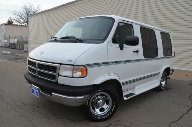 Dodge Ram Van 1997 photo 3