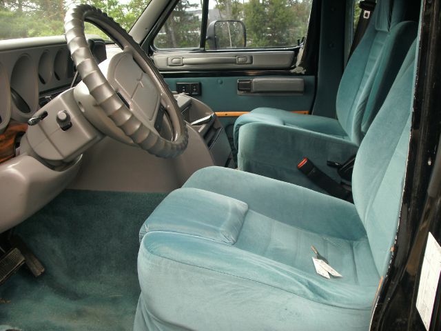 Dodge Ram Van 1997 photo 3