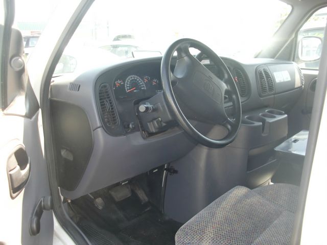 Dodge Ram Van 1998 photo 5