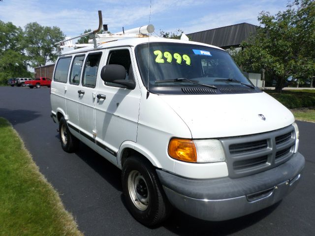 Dodge Ram Van 1999 photo 2