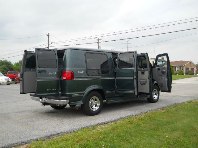 Dodge Ram Van 1999 photo 32