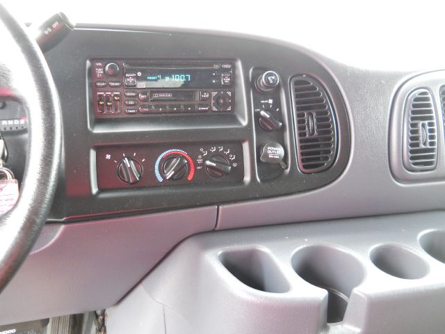 Dodge Ram Van 1999 photo 4