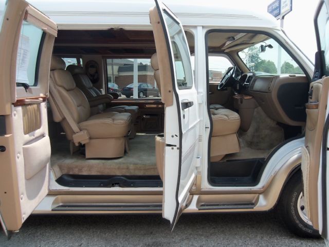 Dodge Ram Van 1999 photo 2