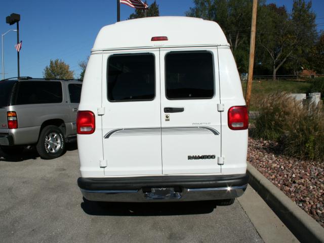 Dodge Ram Van 1999 photo 1