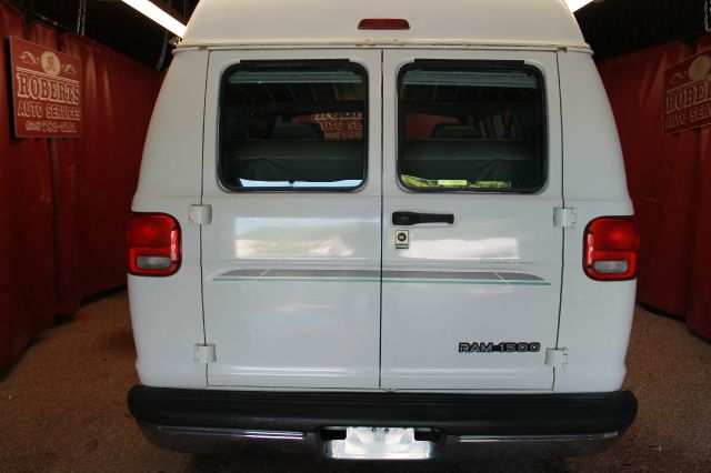 Dodge Ram Van 2000 photo 1