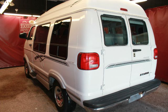 Dodge Ram Van 2000 photo 2