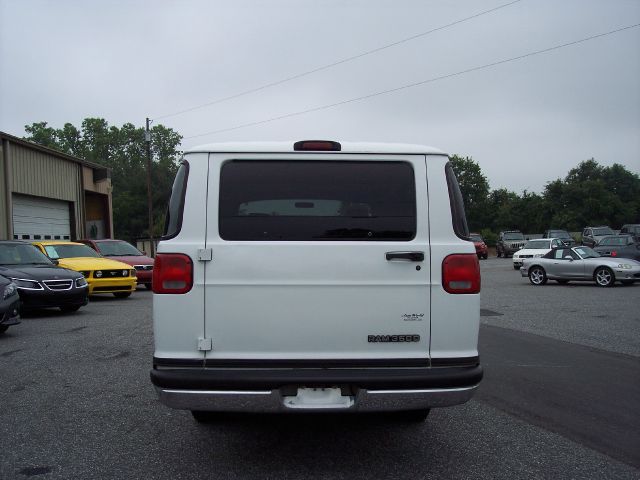 Dodge Ram Van 2000 photo 1