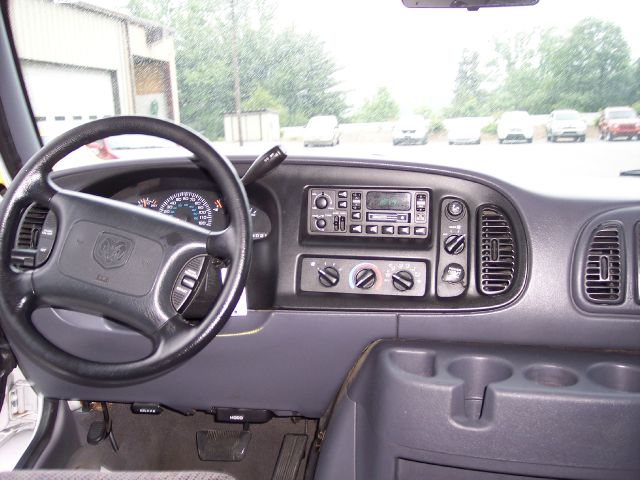 Dodge Ram Van 2000 photo 8