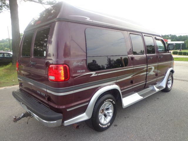 Dodge Ram Van 2000 photo 2