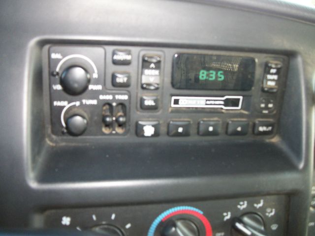 Dodge Ram Van 2000 photo 2