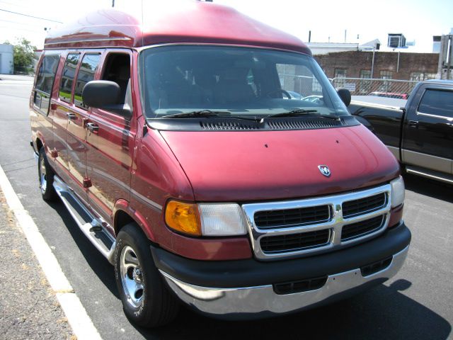 Dodge Ram Van 2000 photo 1