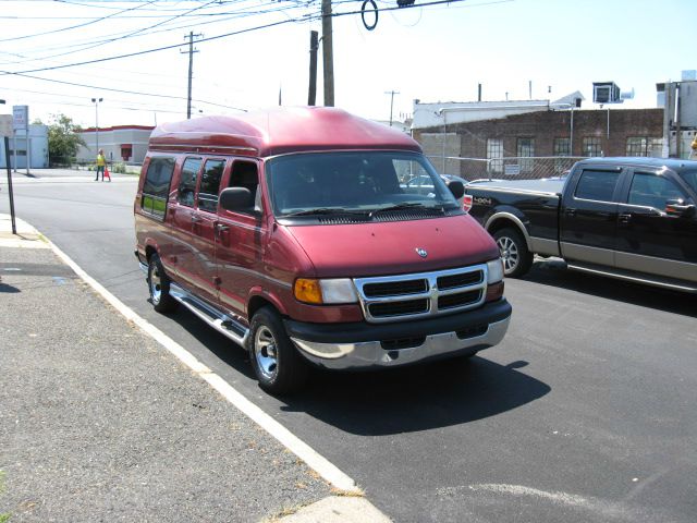 Dodge Ram Van 2000 photo 2