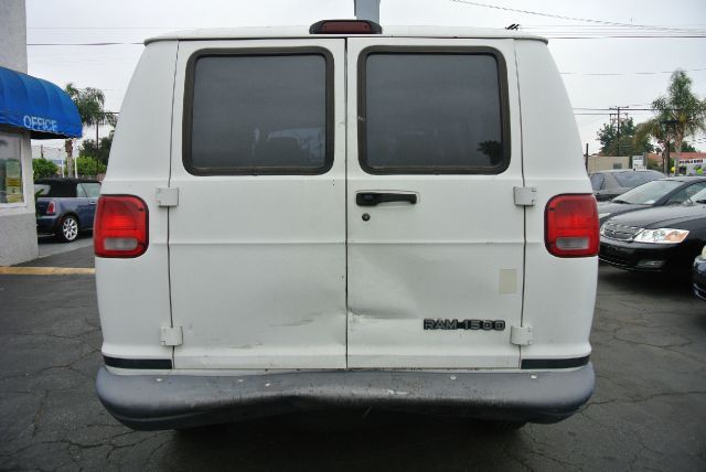 Dodge Ram Van 2000 photo 2