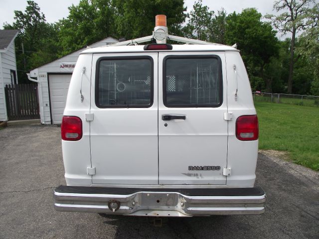 Dodge Ram Van 2001 photo 14