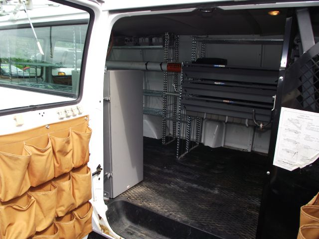 Dodge Ram Van 2001 photo 2