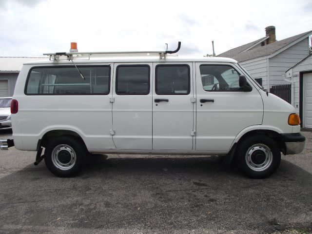 Dodge Ram Van 2001 photo 4
