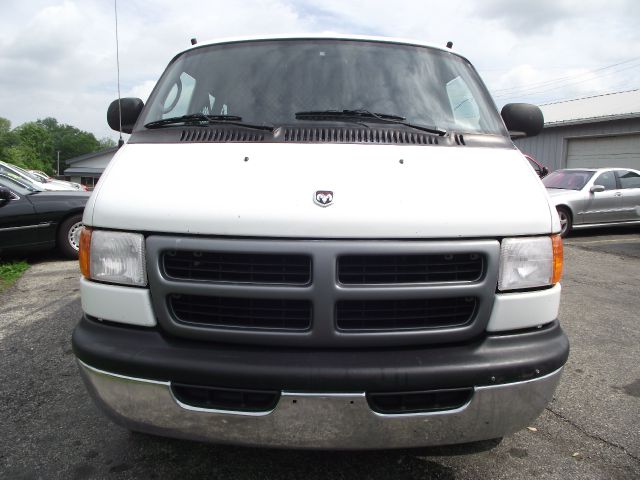 Dodge Ram Van 2001 photo 5