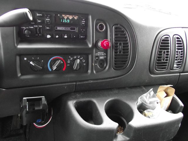 Dodge Ram Van 2001 photo 9