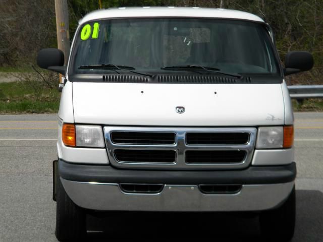 Dodge Ram Van 2001 photo 1