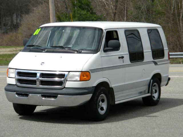 Dodge Ram Van 2001 photo 2