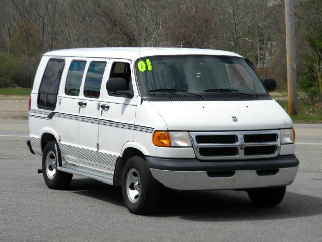 Dodge Ram Van 2001 photo 3
