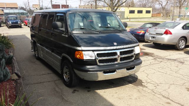 Dodge Ram Van 2001 photo 1