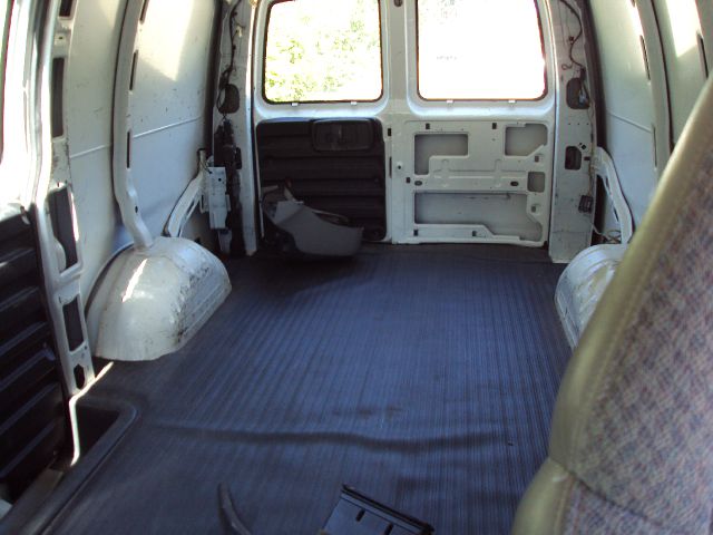 Dodge Ram Van 2001 photo 2