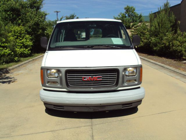 Dodge Ram Van 2001 photo 8