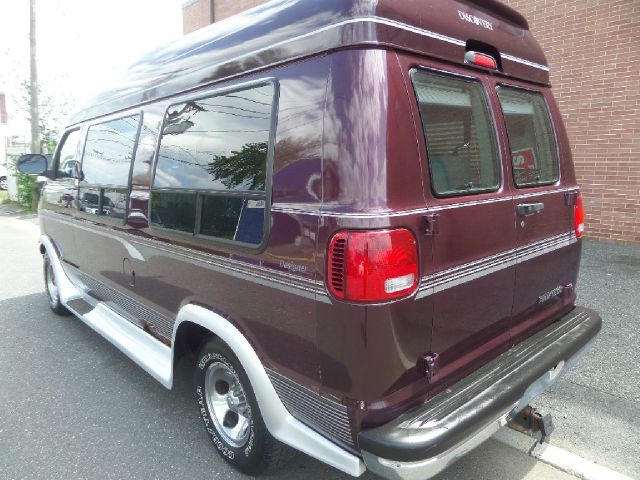 Dodge Ram Van 2001 photo 2