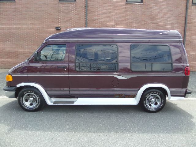 Dodge Ram Van 2001 photo 3