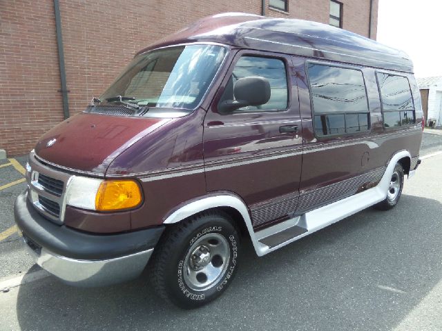 Dodge Ram Van 2001 photo 4
