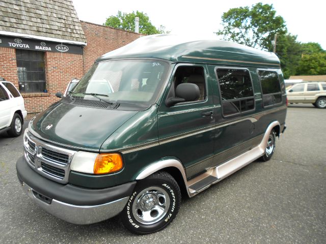 Dodge Ram Van 2001 photo 1