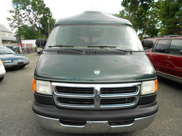 Dodge Ram Van 2001 photo 2