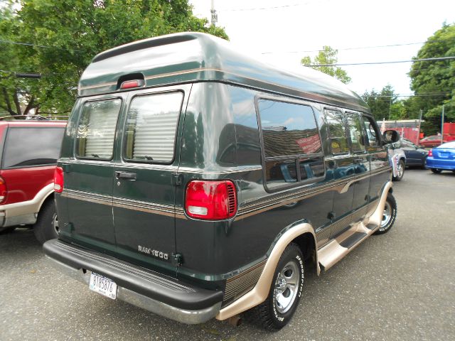 Dodge Ram Van 2001 photo 3