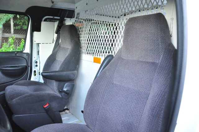 Dodge Ram Van 2002 photo 2