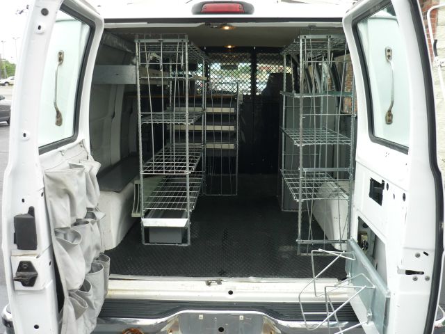 Dodge Ram Van 2002 photo 1