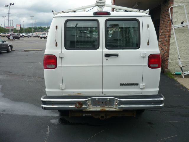 Dodge Ram Van 2002 photo 4